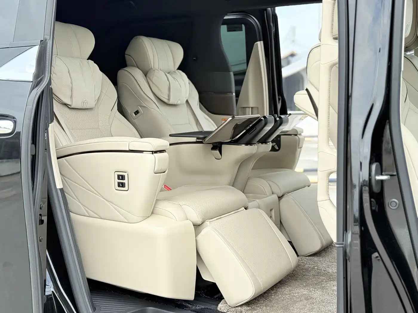 Photo 7 - Toyota Vellfire