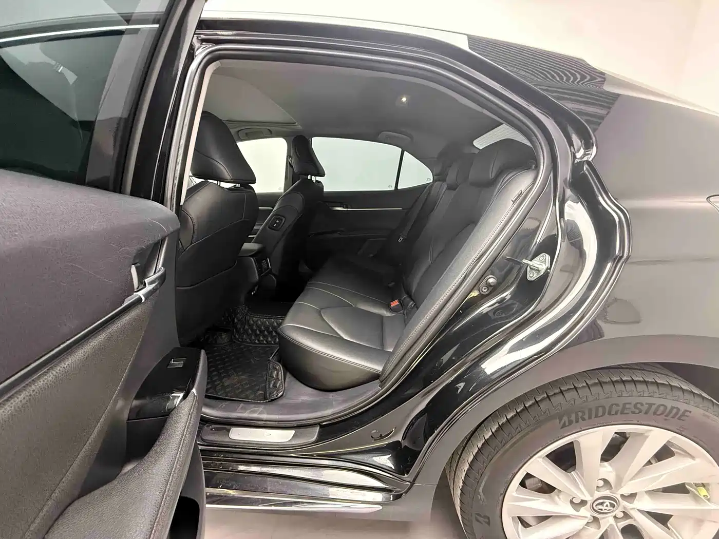 Toyota Camry 2023 2.0G Luxury Edition фото 7