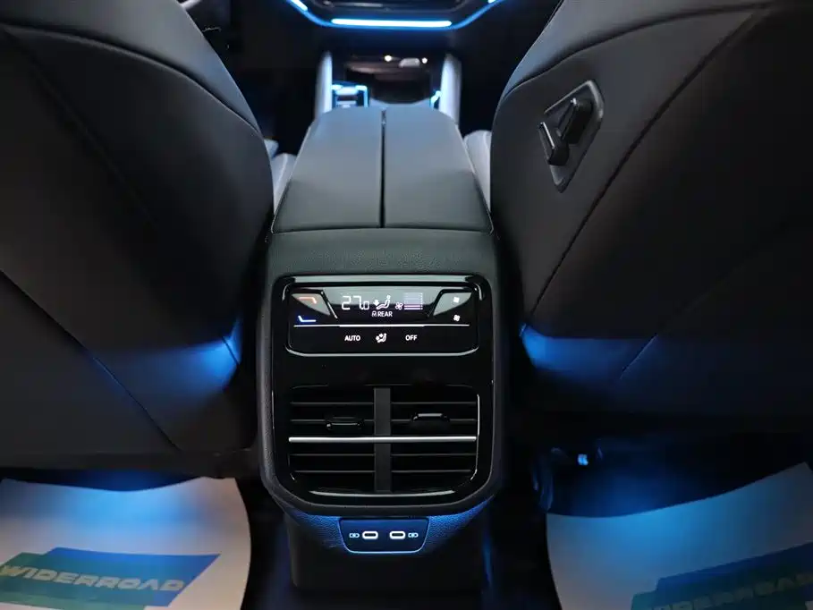 Volkswagen Passat 2025 Pro 380TSI Dragon Glory Edition фото 21