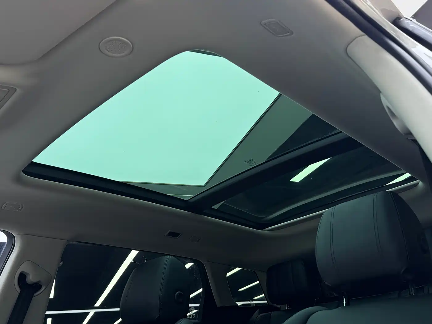 Land Rover Range Rover Evoque 2023 2022 Range Rover Evoque L 249PS R-Dynamic Luxury Edition