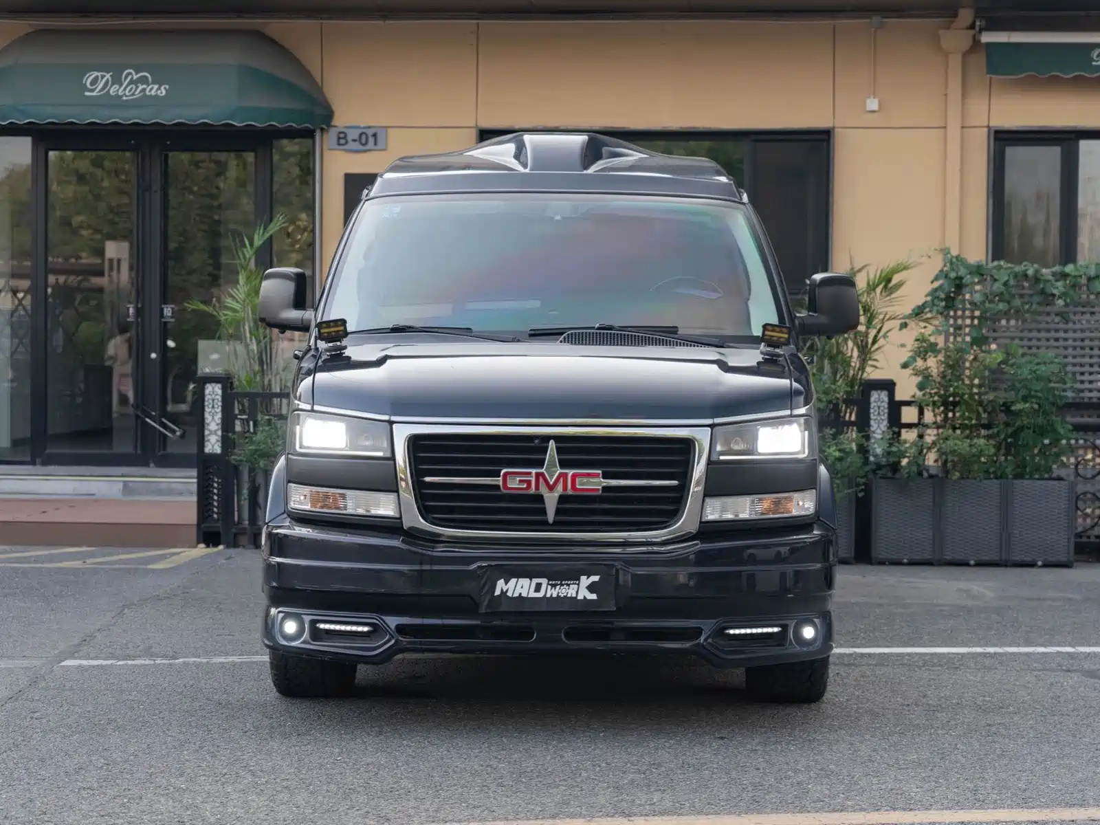 Photo 2 - GMC Savana