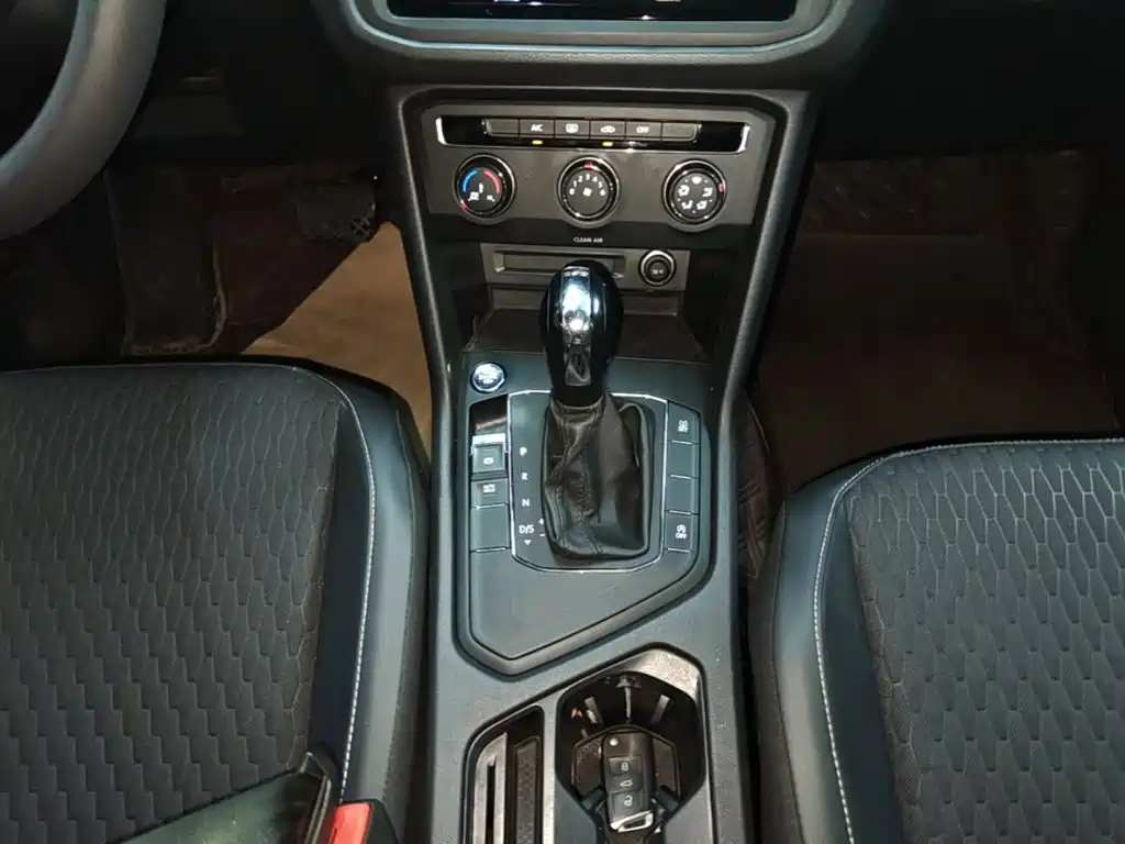 صورة 14 - Volkswagen Tiguan L