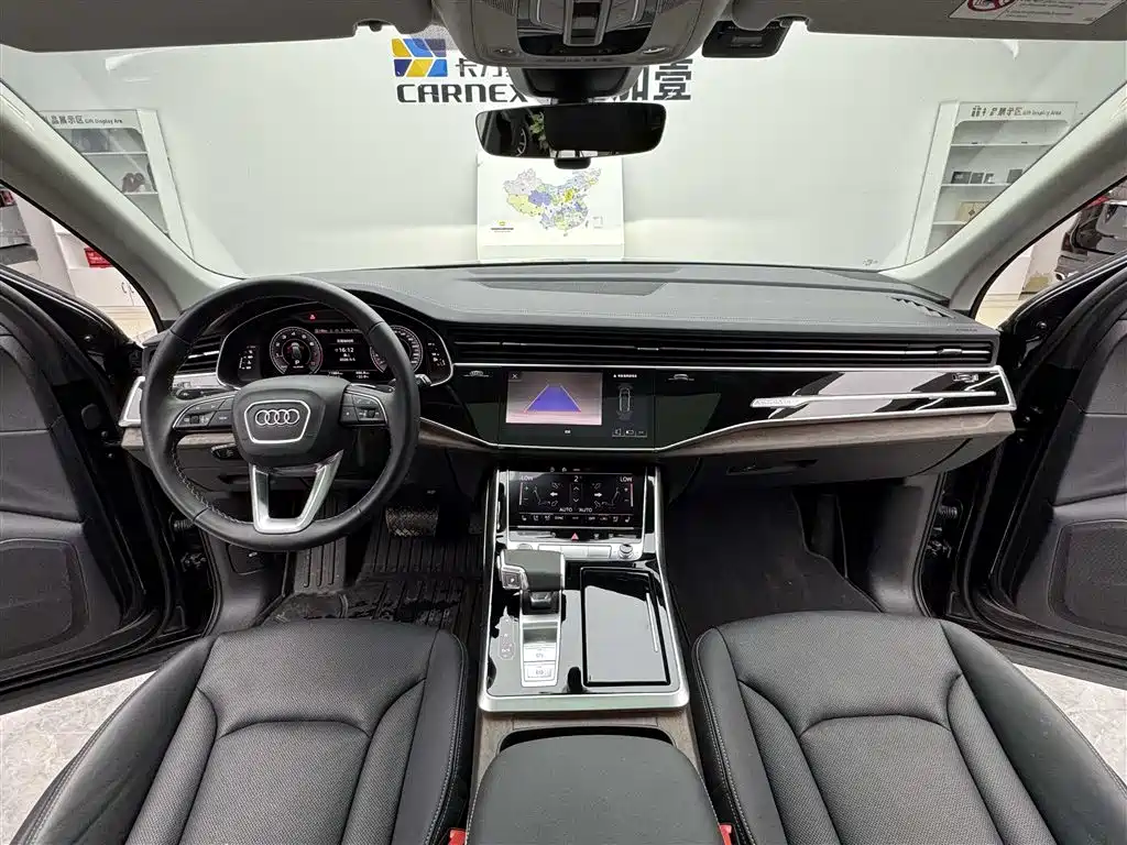 Audi Q7 2024 45 TFSI quattro S line Black Warrior фото 9