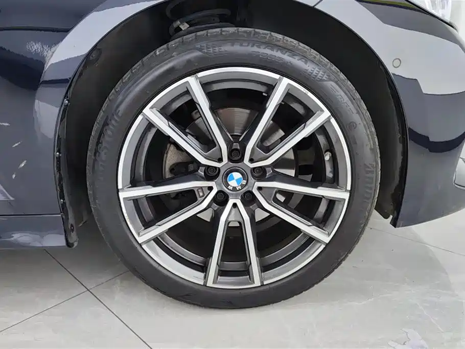 BMW 3 Series 2024 325Li M Sport Package фото 6