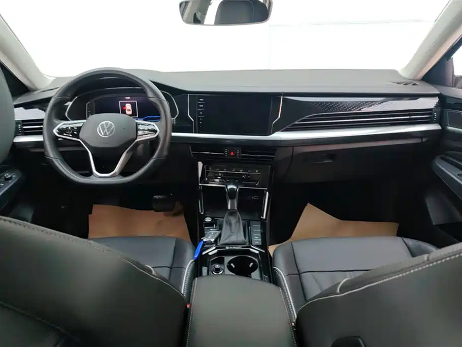 Volkswagen Passat 2022 330TSI Luxury Edition фото 12