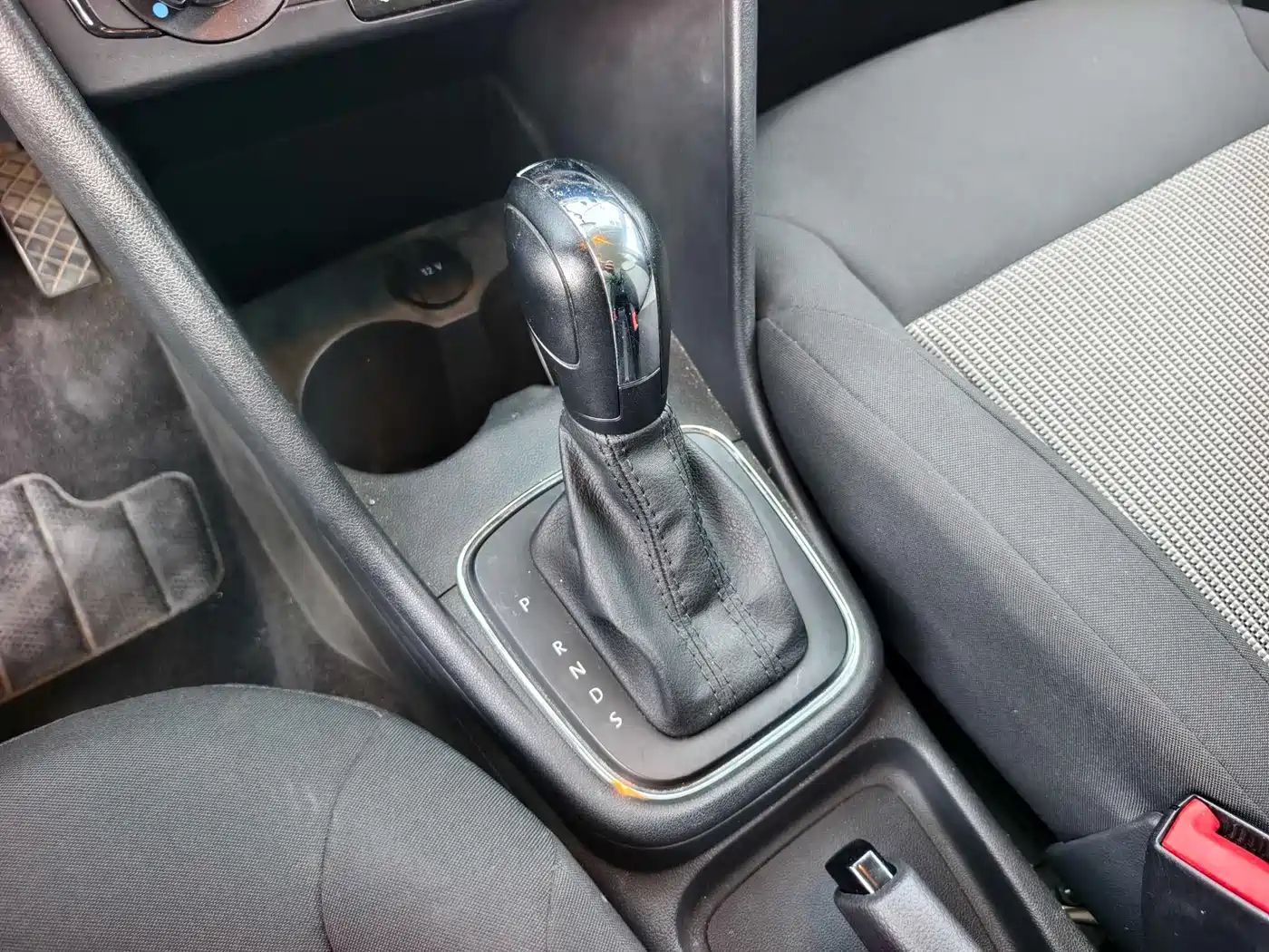 Volkswagen Polo 2016 1.4L Automatic Trend фото 5