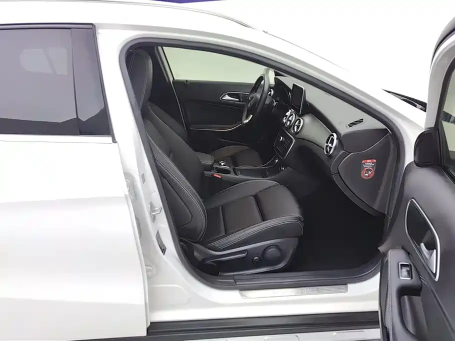 Mercedes-Benz GLA 2016 GLA 200 Dynamic фото 8