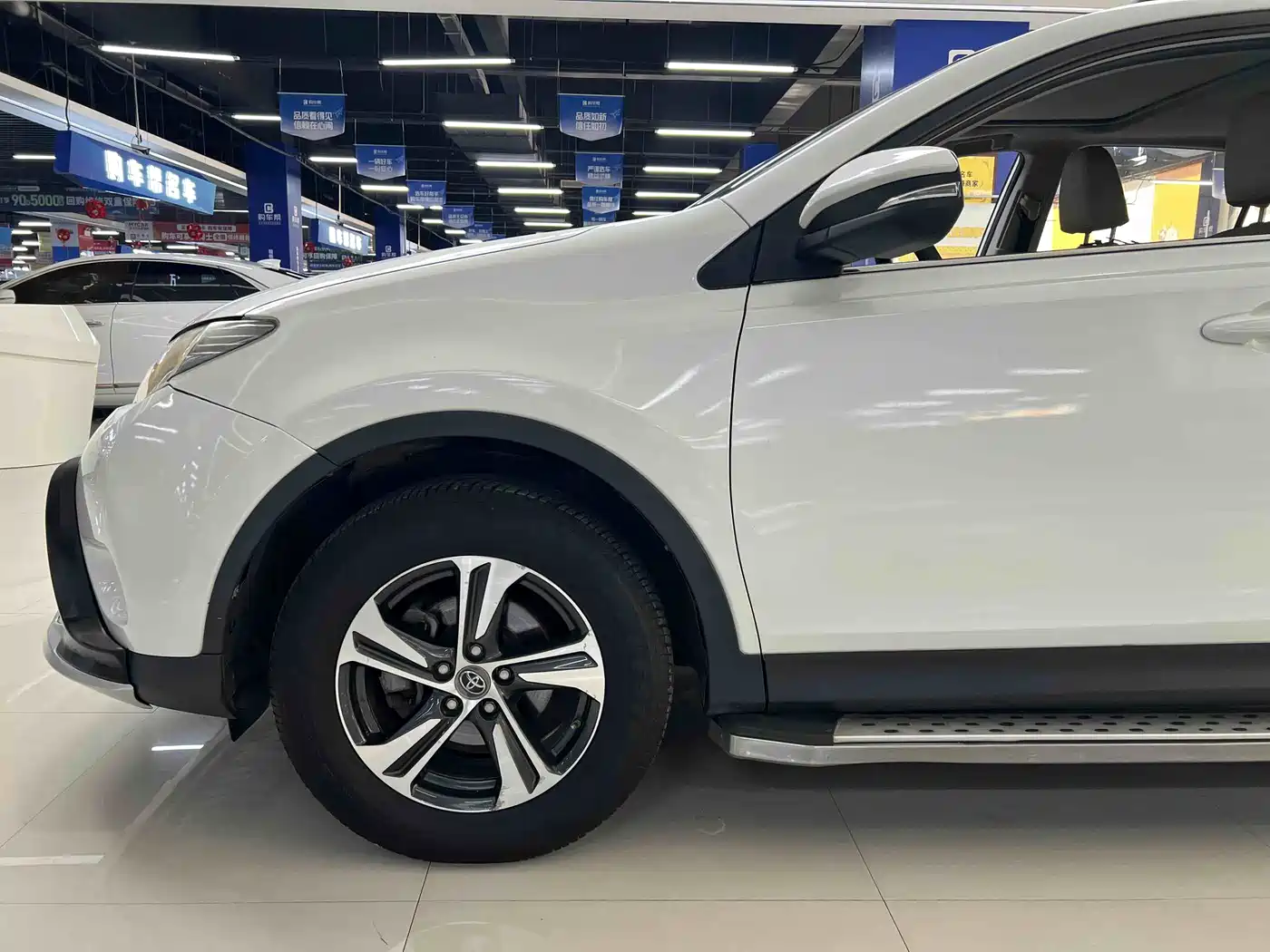 Toyota RAV4 Rongfang 2015 2.0L CVT 2WD Trend Edition фото 4