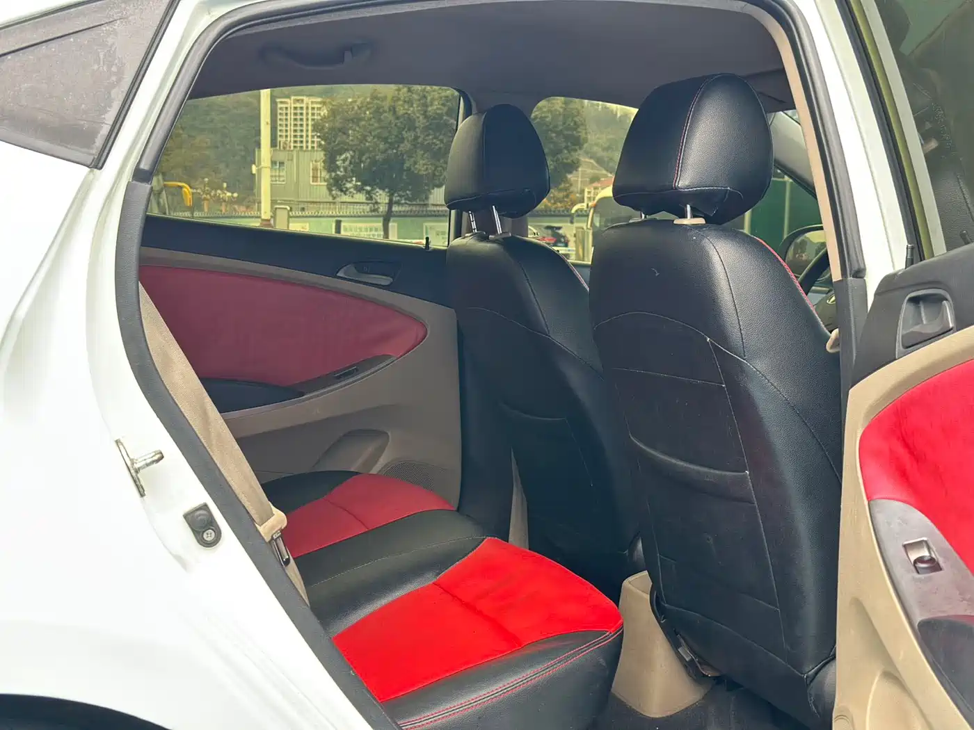 Hyundai Verna 2014 1.4L Automatic Smart GLS фото 9
