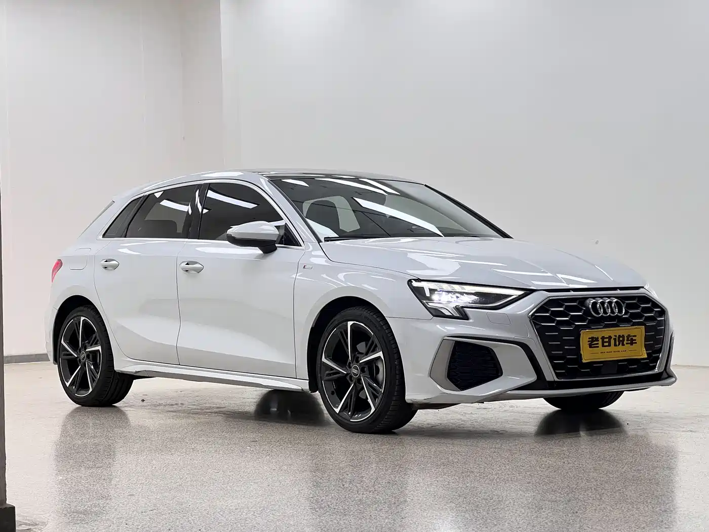 Audi A3 2023 Facelift Sportback 35 TFSI Fashion Sport фото 2