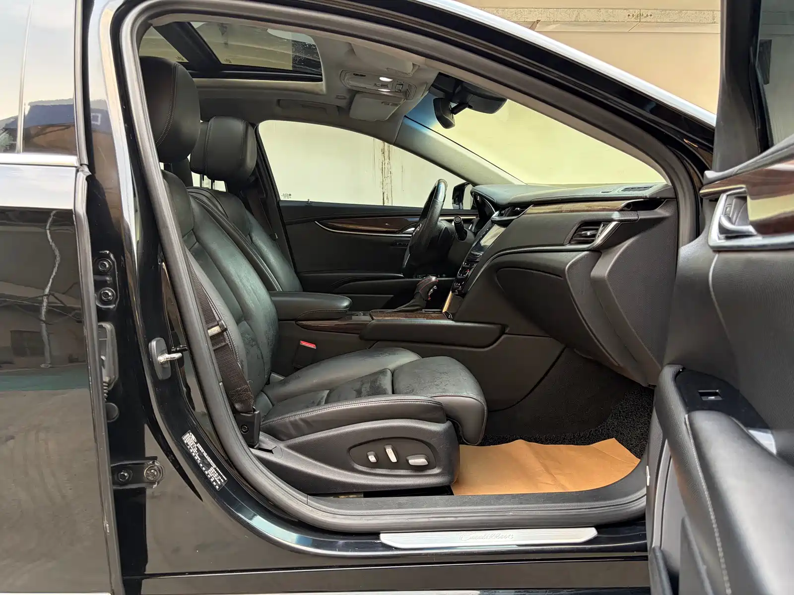 Photo 8 - Cadillac XTS