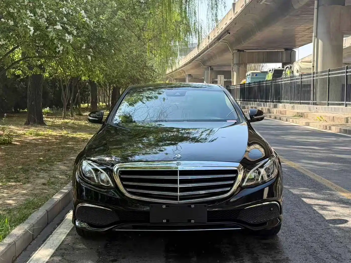 Mercedes-Benz E-Class 2017 E 300 L Sport Fashion фото 2