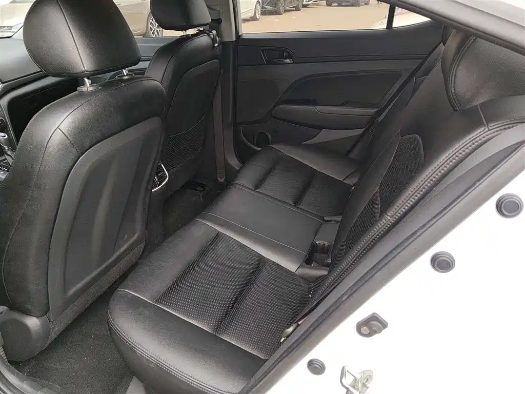Hyundai Elantra 2018 1.4T DCT Dynamic·Vitality Model фото 17
