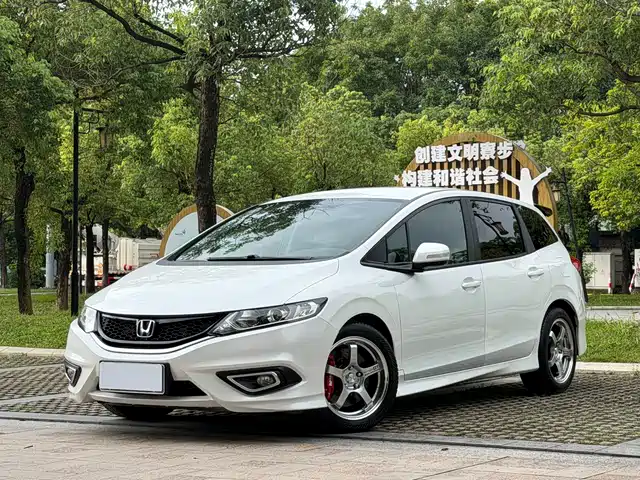 Honda Jade 2016 1.8L Automatic Comfort Version 5-seater
