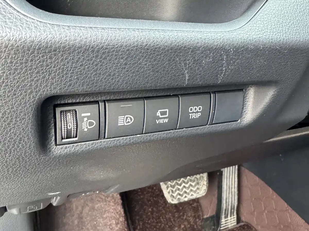 Toyota Wildlander 2024 2.0L CVT 2WD Luxury PLUS Edition фото 18