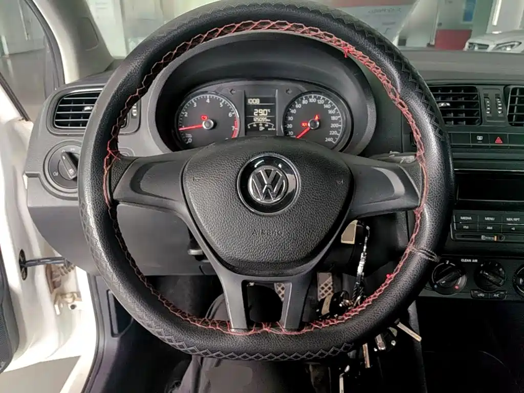 Фото 11 - Volkswagen Polo