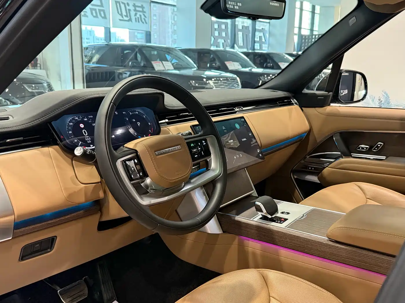 Land Rover Range Rover 2024 3.0 L6 400PS Golden Age Extended 7-Seater фото 6