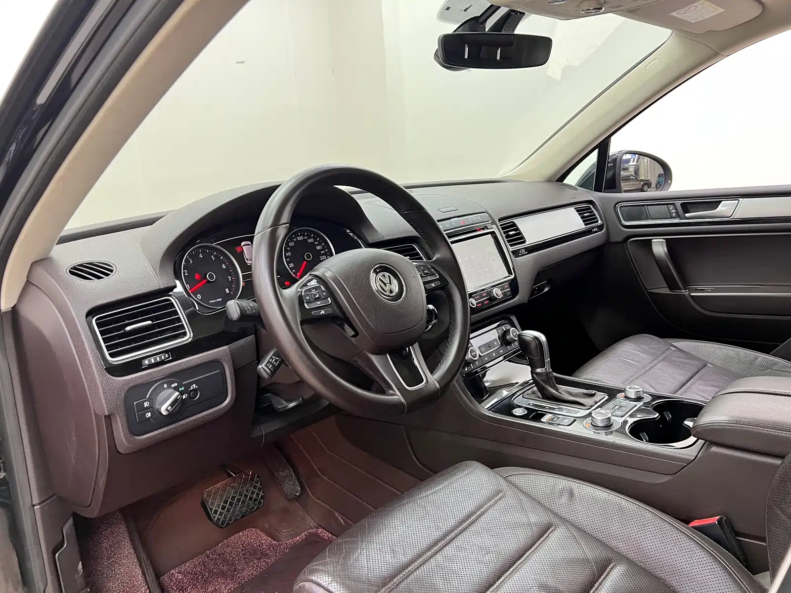 Фото 19 - Volkswagen Touareg