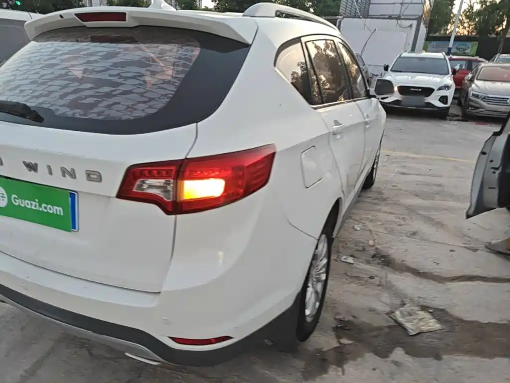 Landwind X5 2018 2016 Plus 1.5T CVT Pioneer Edition
