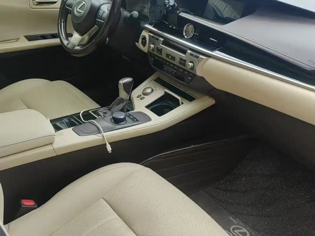 Lexus ES 2015 300h Comfort Edition фото 3
