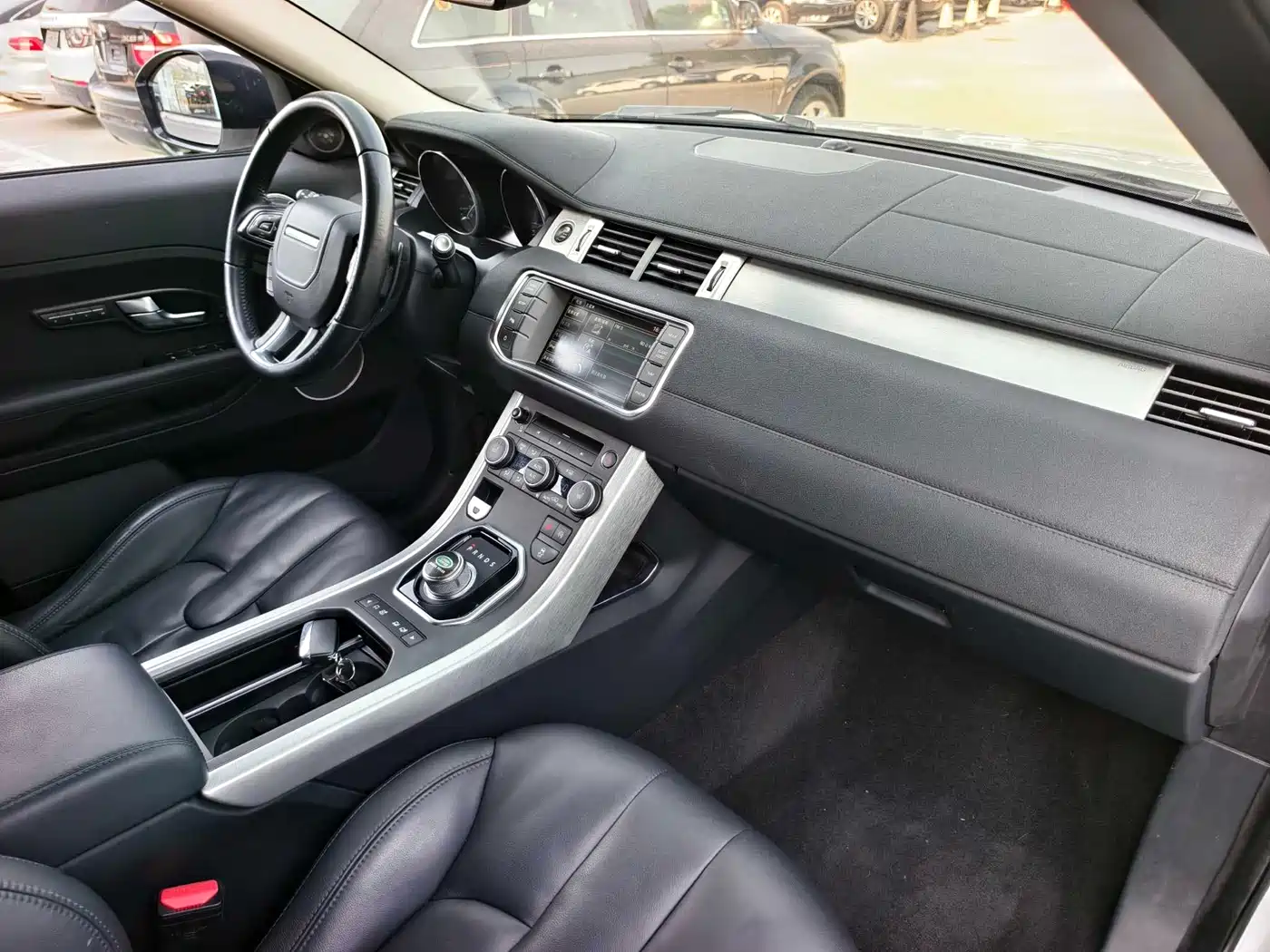 Land Rover Range Rover Evoque 2015 2.0T 5-Door Intelligent Edition фото 17