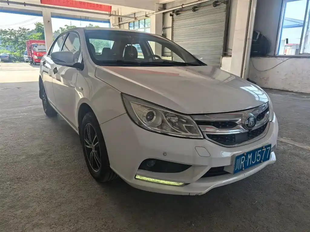 BYD Surui 2015 Facelift 1.5L Manual Comfort фото 2