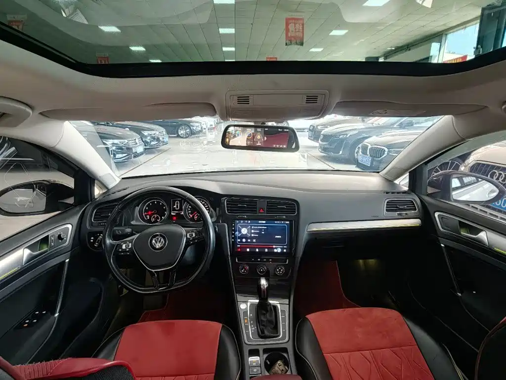 Фото 5 - Volkswagen Golf