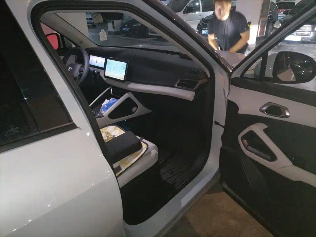 BYD Yuan UP 2026 2025 Model 301KM Navigator