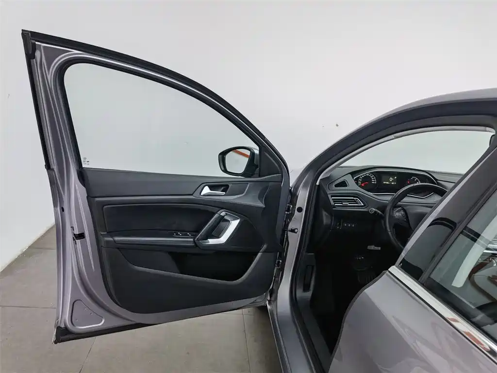 Peugeot 308 2016 230THP Automatic Luxury фото 8