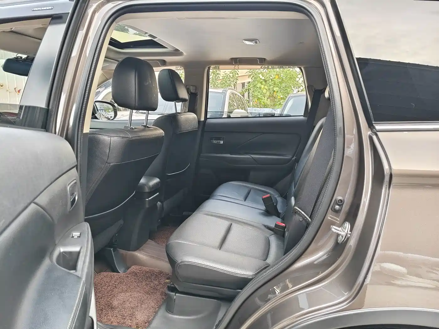 Mitsubishi Outlander (Import) 2016 2016 2.4L 4WD Elite 7-seater