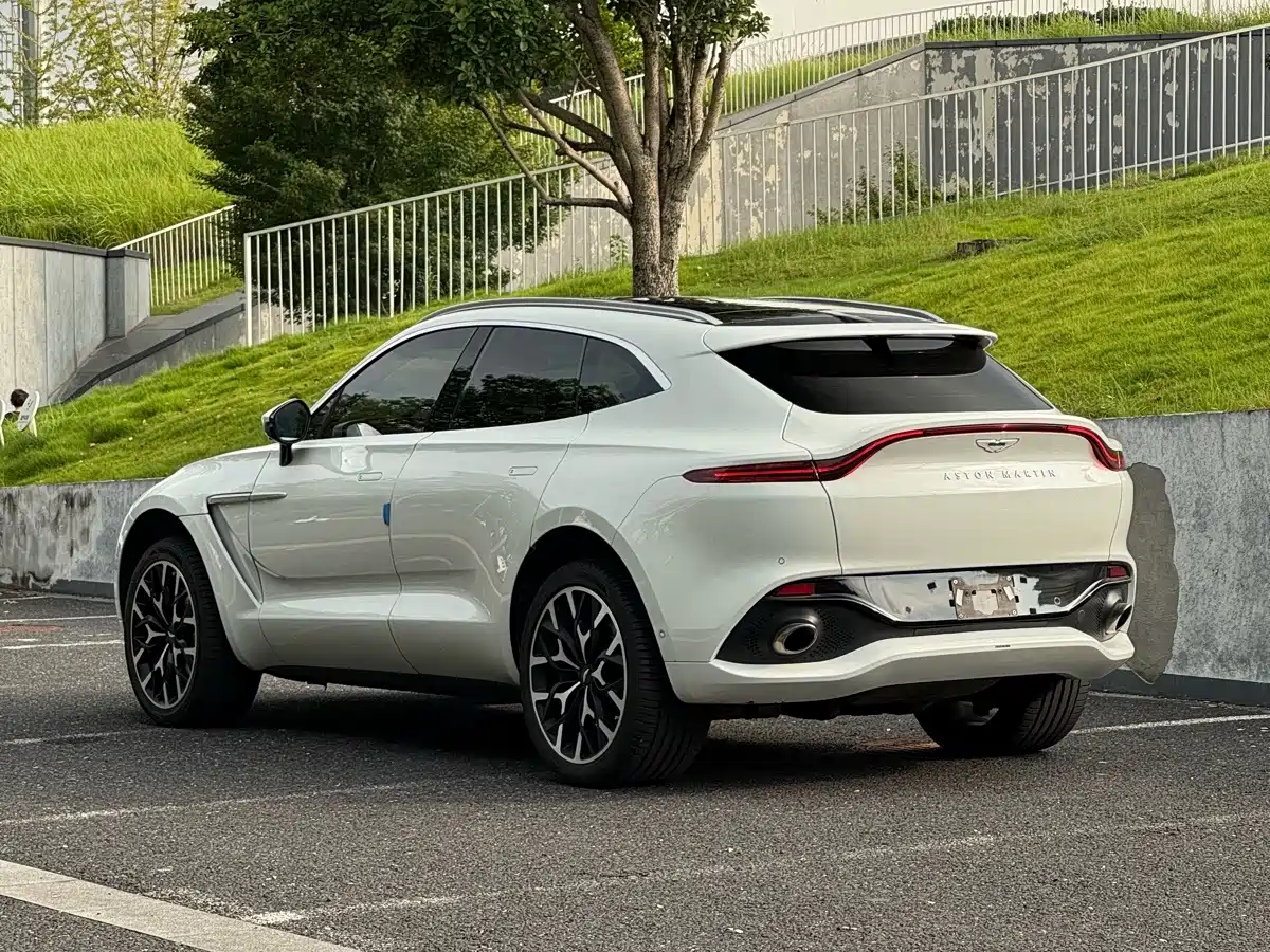 Фото 7 - Aston Martin DBX