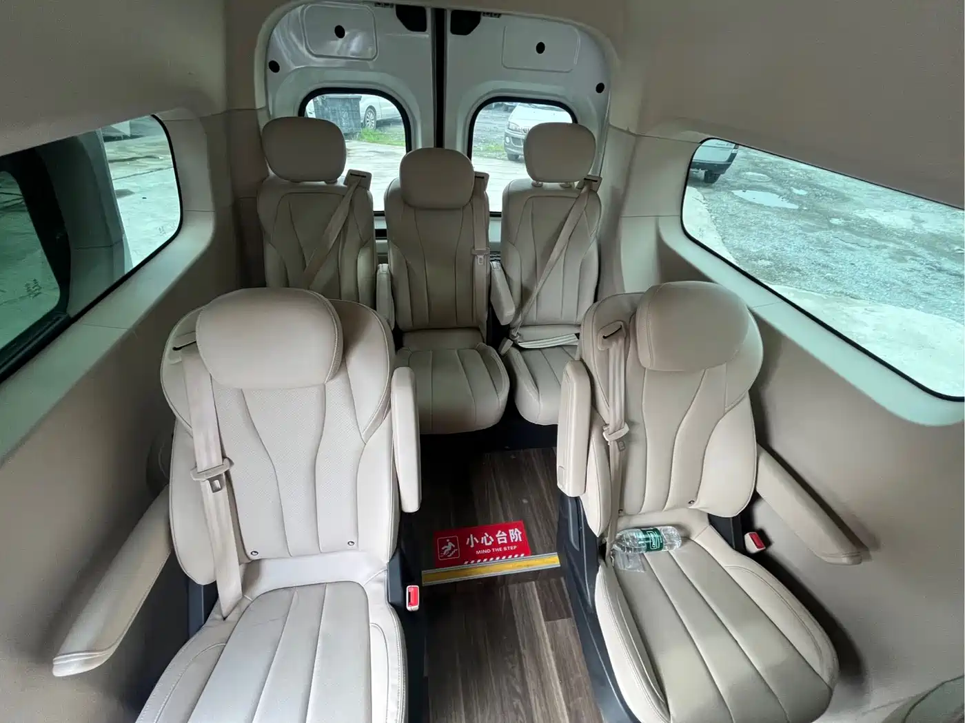 SAIC Maxus Xintu V70 2025 2025 Model 2.0T Manual Long Wheelbase Medium Roof Luxury Edition 9-Seater