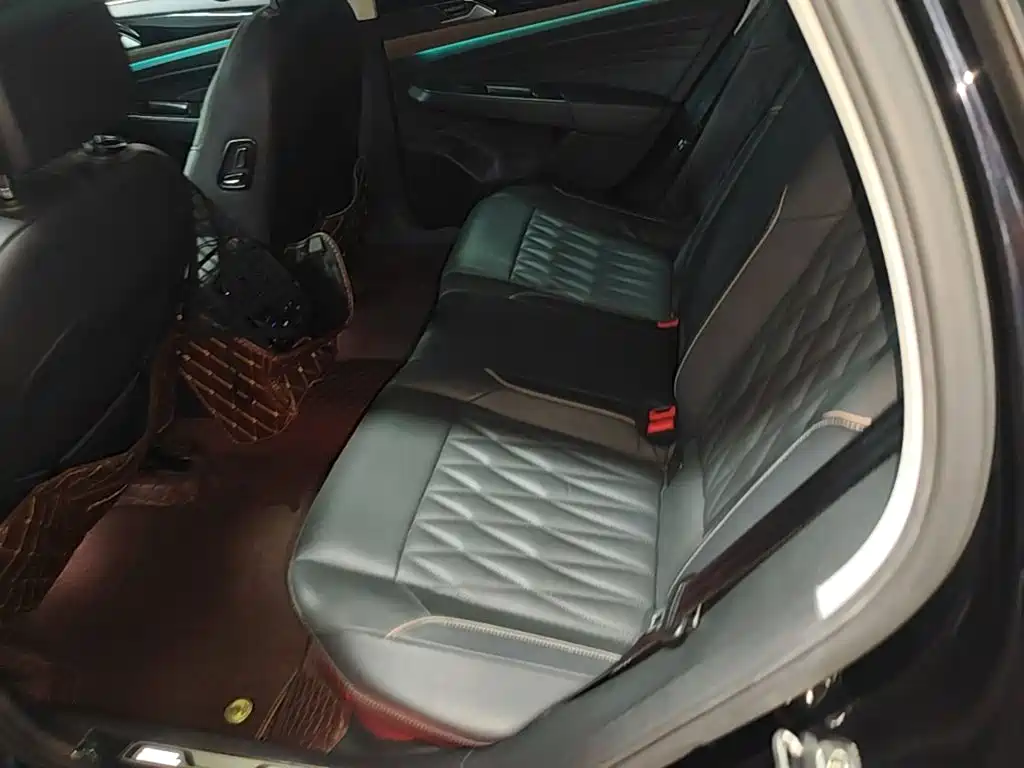 Photo 17 - Volkswagen Passat
