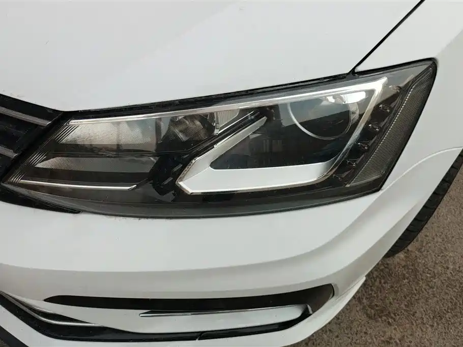Volkswagen Sagitar 2018 280TSI DSG Spark Edition фото 5