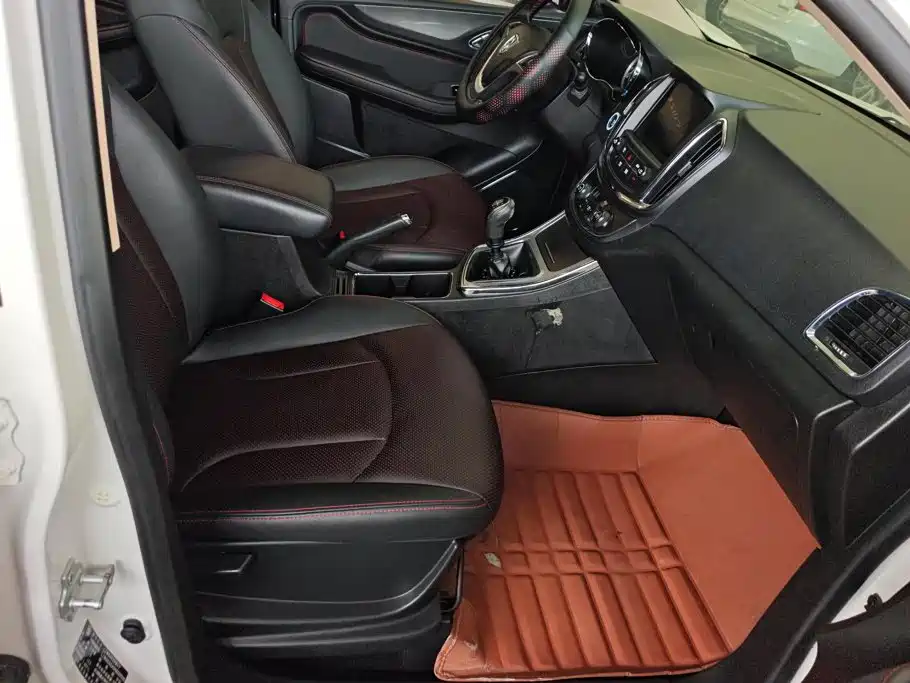 Фото 8 - Baojun 560