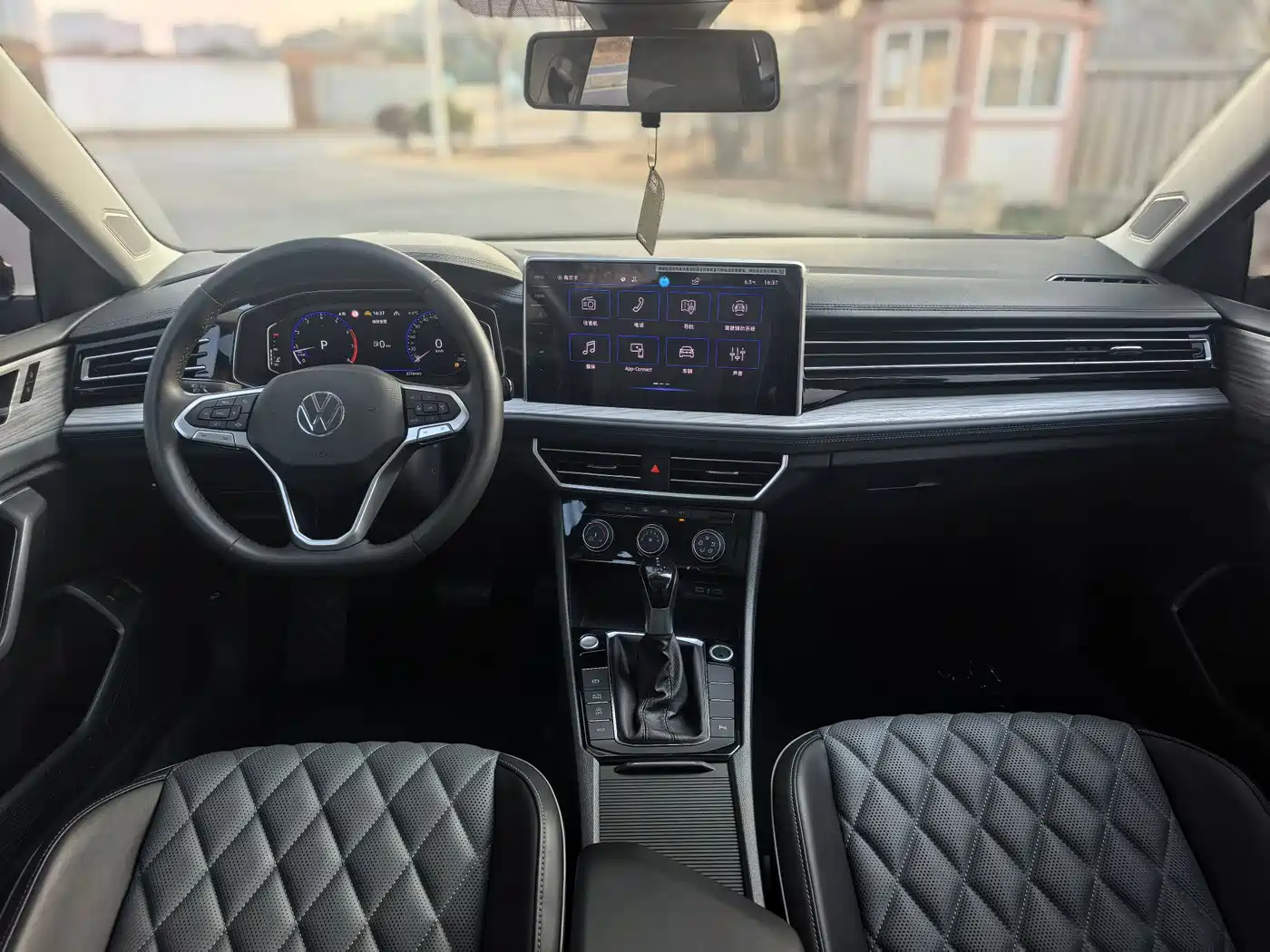 Volkswagen Sagitar 2023 300TSI DSG Surpassing Edition фото 3