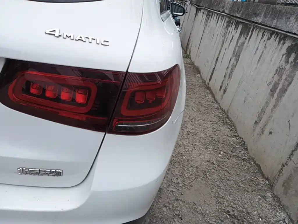 MERCEDES-BENZ GLC