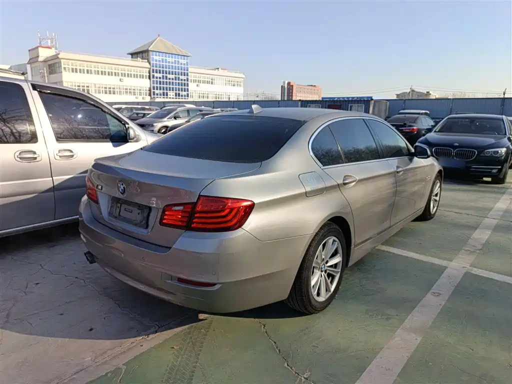 BMW 5 Series 2017 520Li Classic Edition фото 7