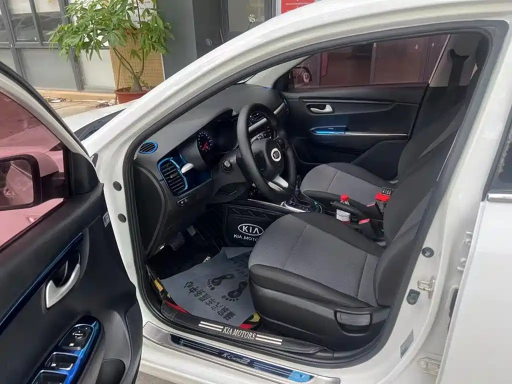 Kia K2 2017 2017 Sedan 1.4L AT GLS