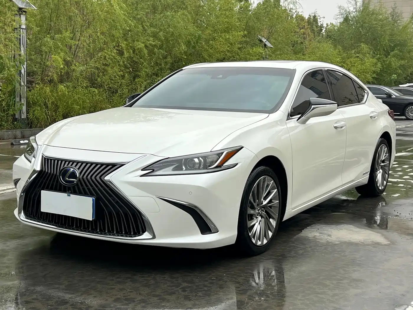 Фото 1 - Lexus ES
