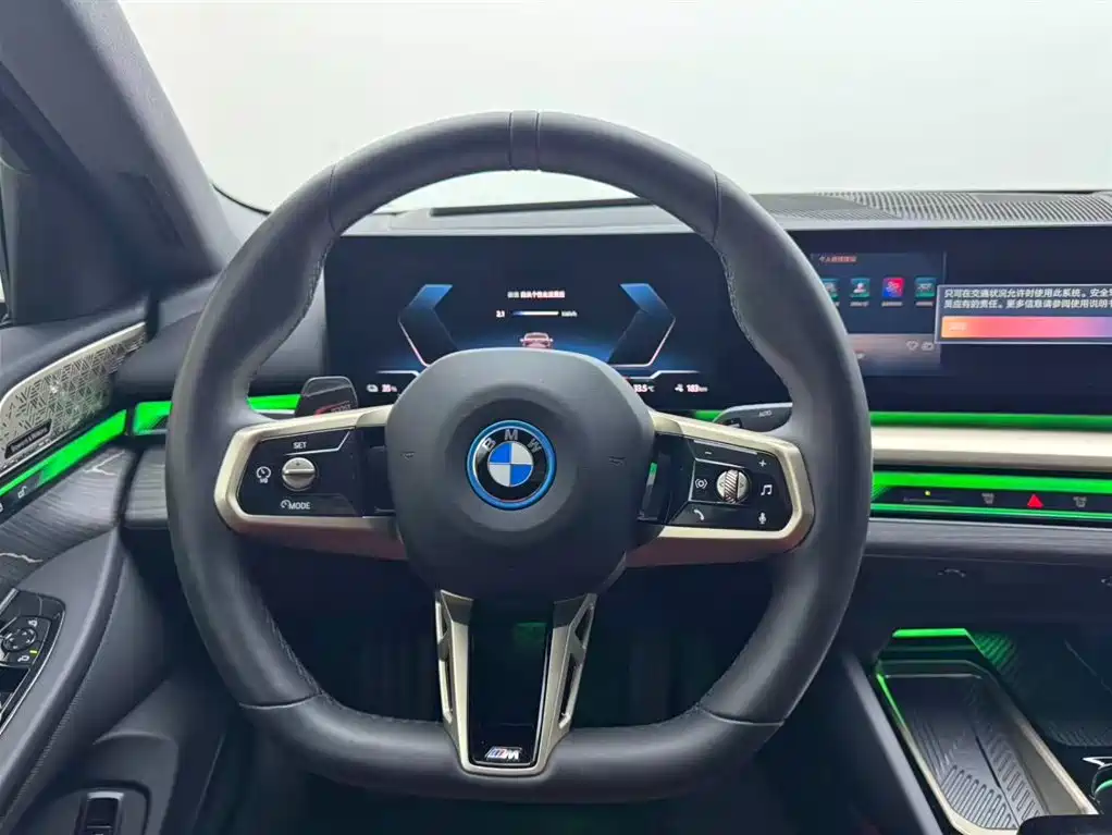 Фото 14 - BMW i5