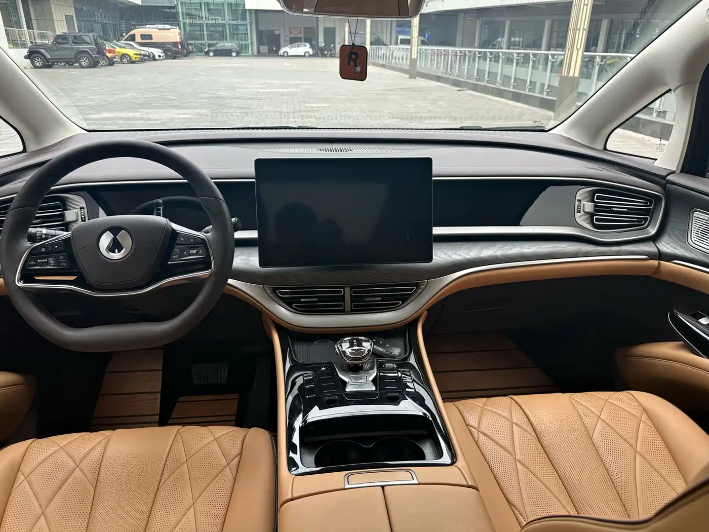 Denza D9 2024 EV 600 AWD Premium фото 12