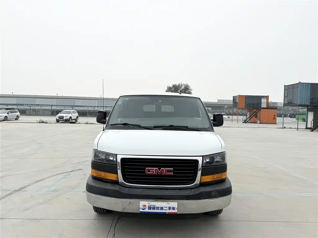 GMC Savana 2012 6.0L Leader Classic Edition фото 2