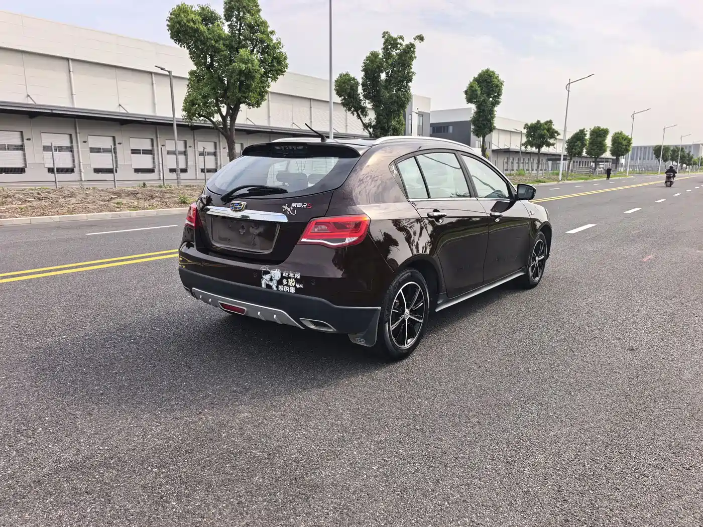 Фото 12 - Geely Emgrand