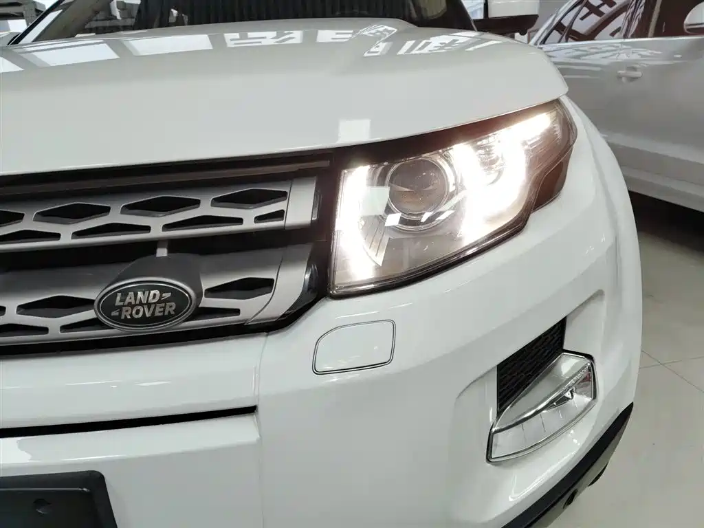 Land Rover Range Rover Evoque 2015 2.0T 5-Door Intelligent Edition фото 15