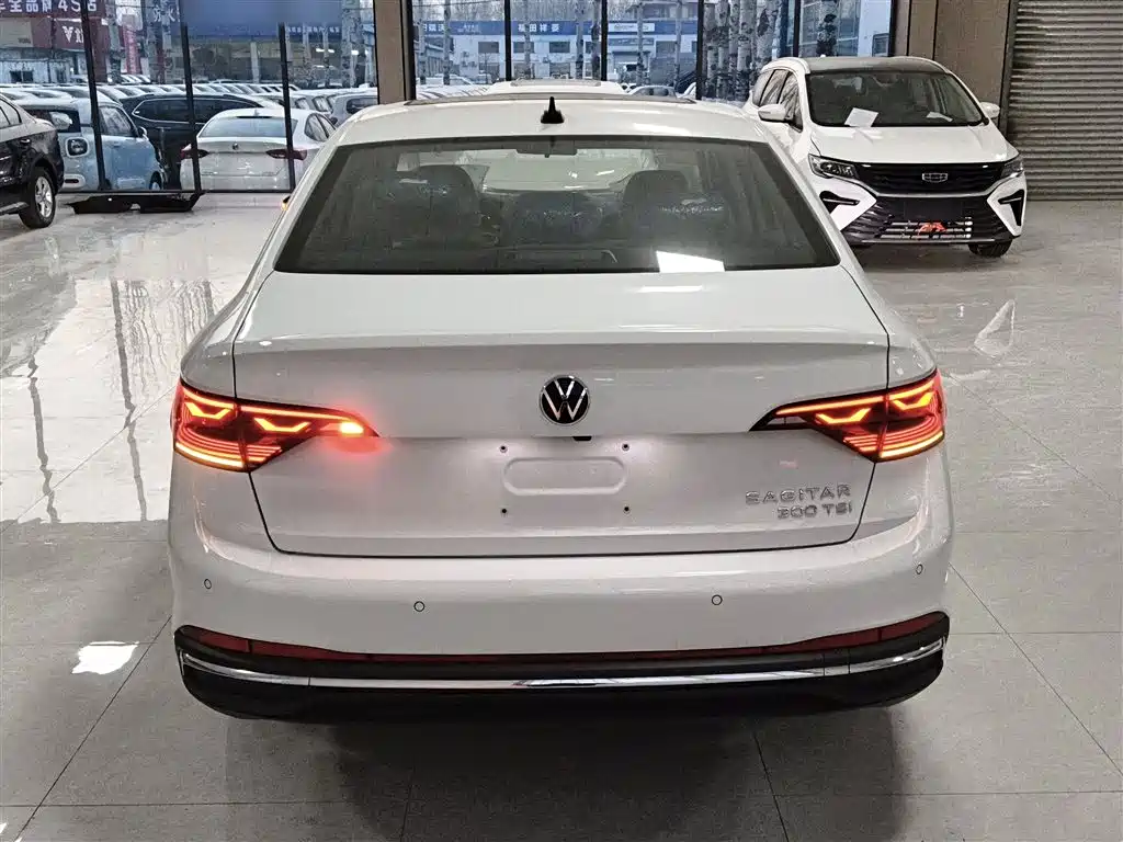 Volkswagen Sagitar 2025 300TSI DSG Flying Leap Edition фото 22
