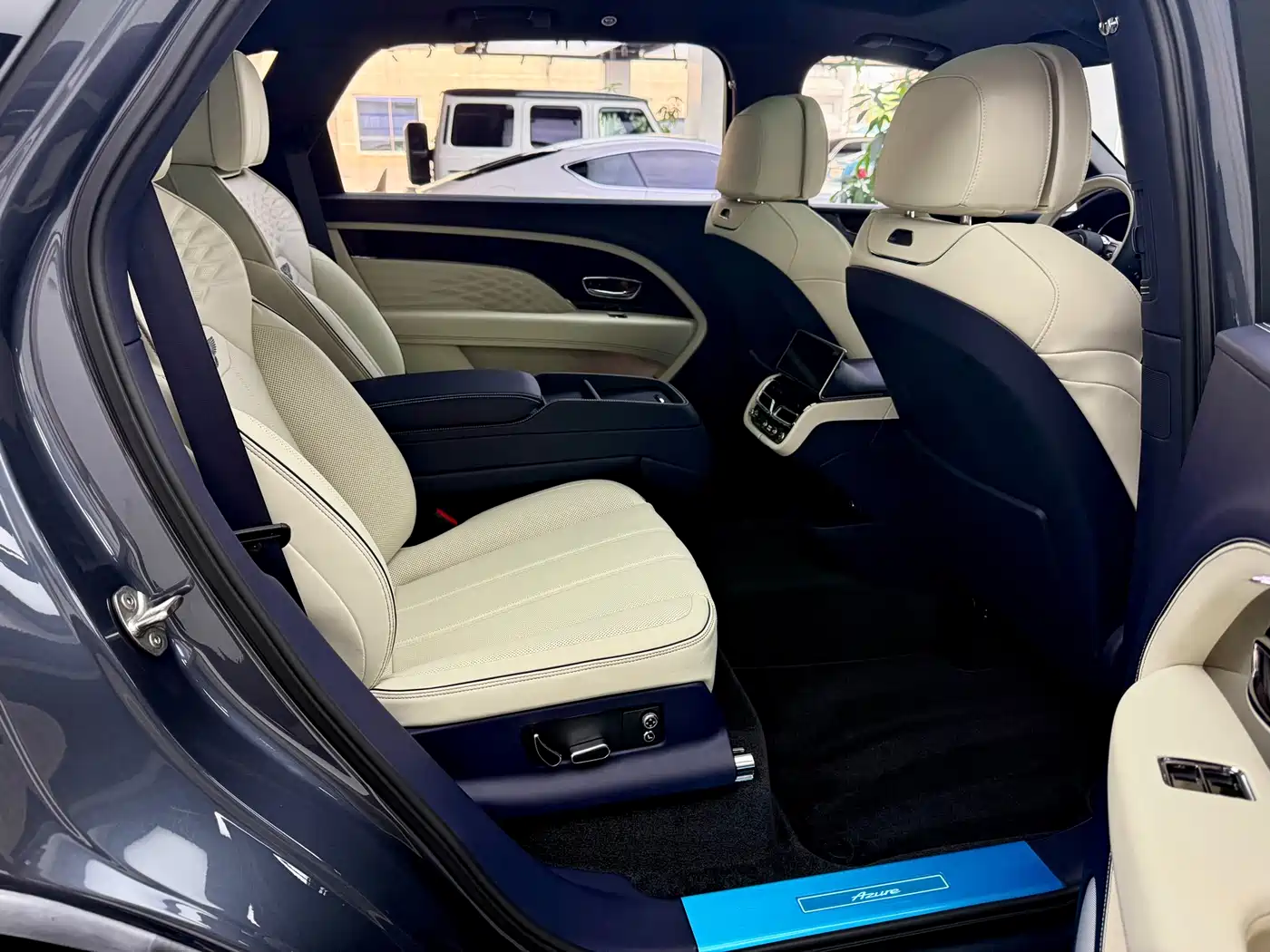 Bentley Bentayga 2025 2024 4.0T V8 Long Wheelbase Yadu Edition