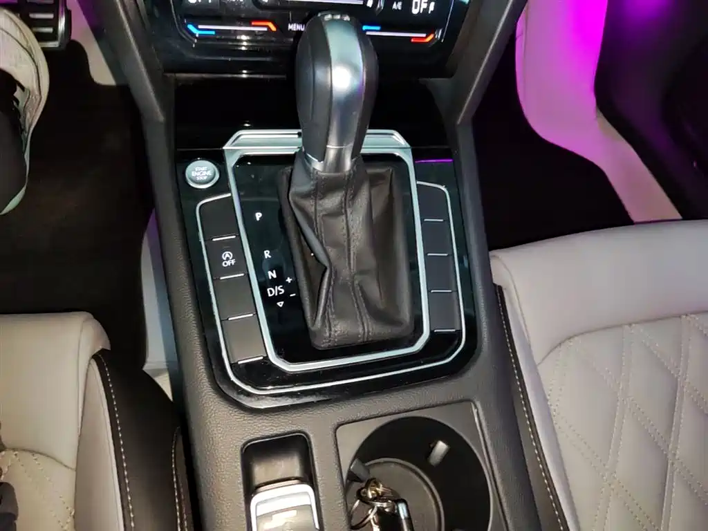 Volkswagen Magotan 2023 Model 2 Million Units Commemorative Edition 280TSI DSG Leading Version фото 14