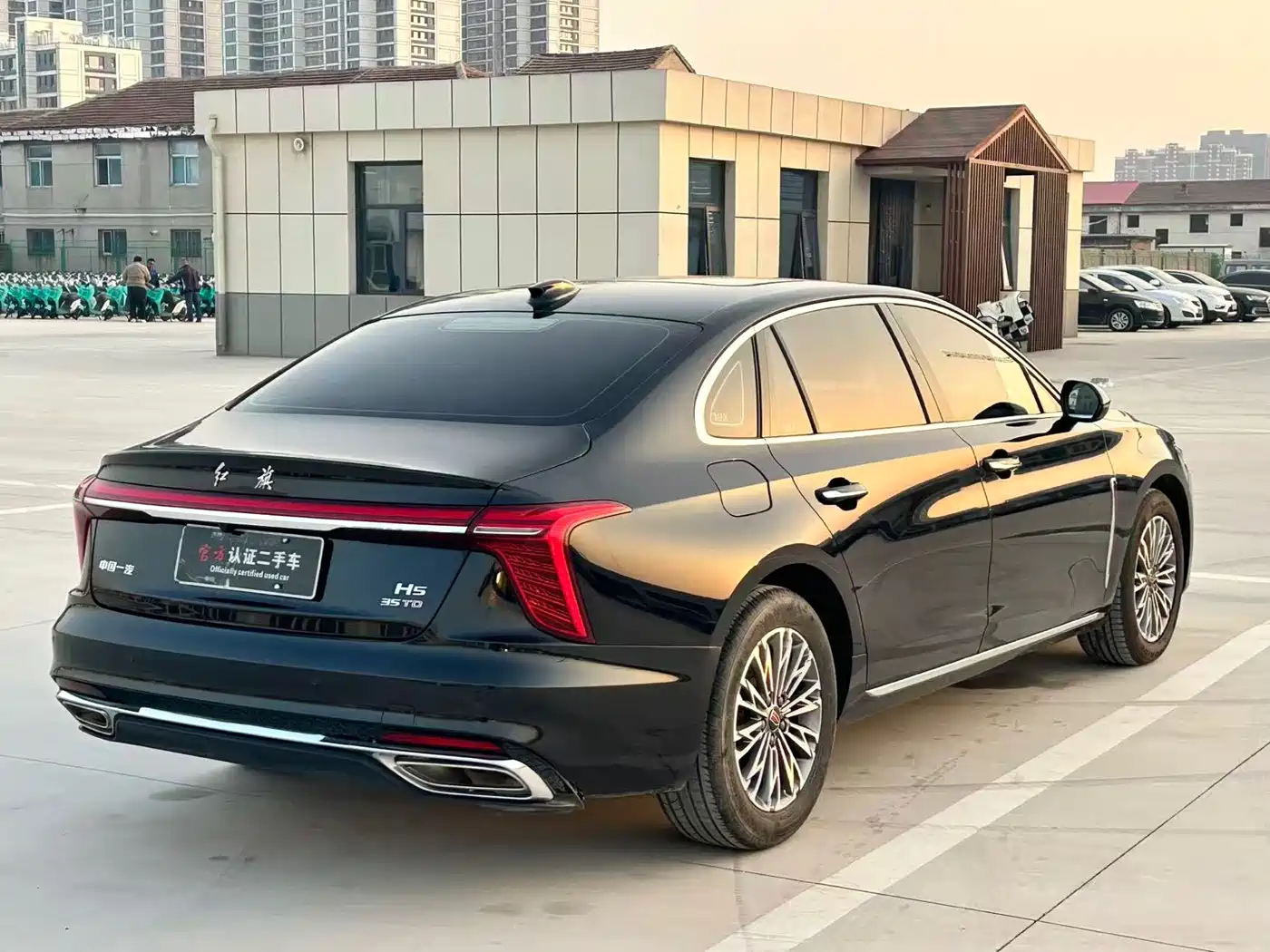 Hongqi H5 2024 1.5T DCT Smart Connect Flag Rhythm Edition фото 4