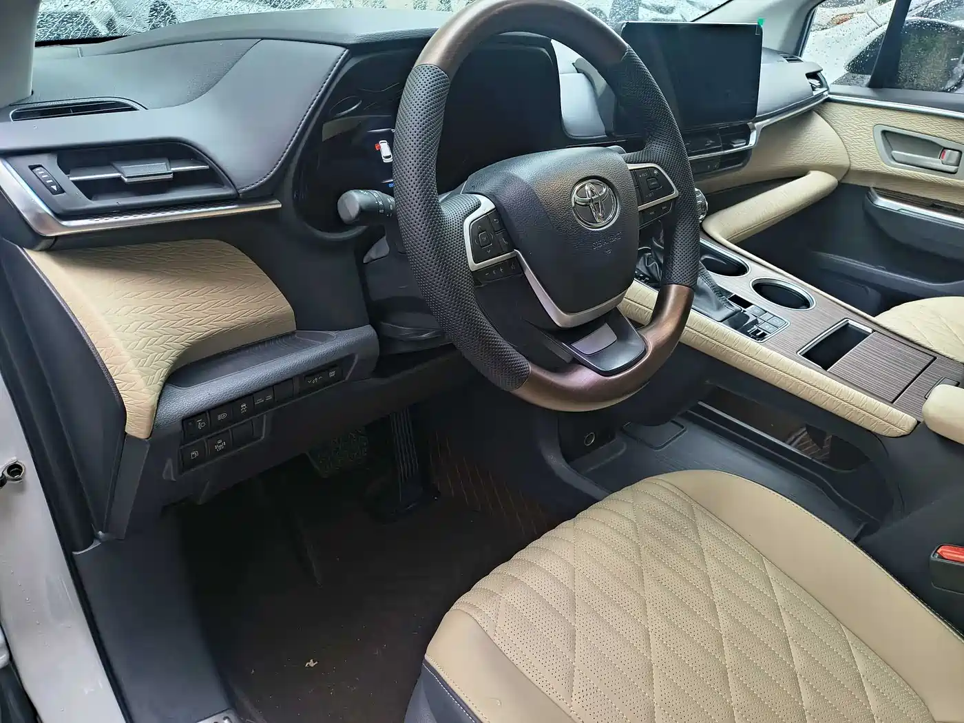 Toyota Sienna 2023 2.5L Hybrid Comfort Edition фото 11